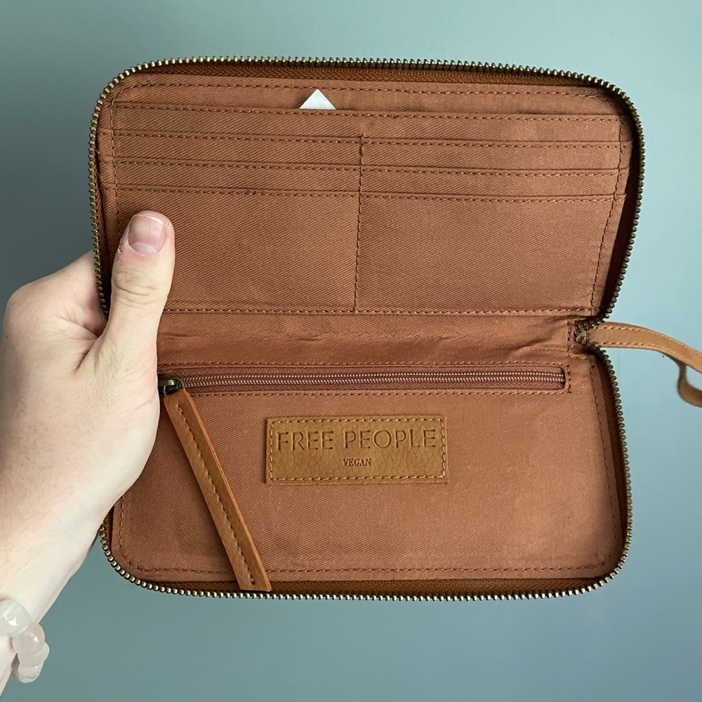 Free People Vegan Leather Wallet NWOT - Picture 4 of 5
